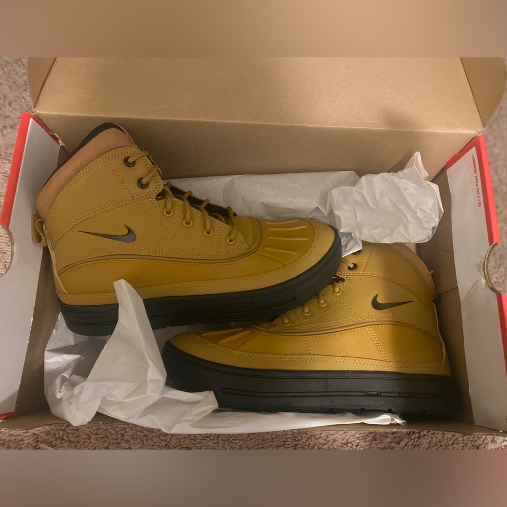 Nike Woodside 2 High ACG- 6.5Y/8W-Wheat & Black-NWT